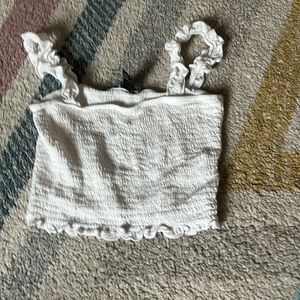 Cropped tank top wish ruffled sleeves